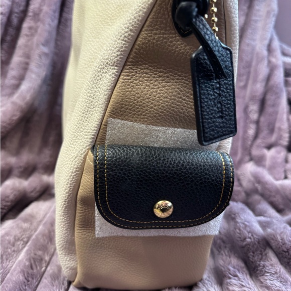 Coach Cream and Tan Leather Shoulder Bag with Gold Accents - Picture 3 of 6